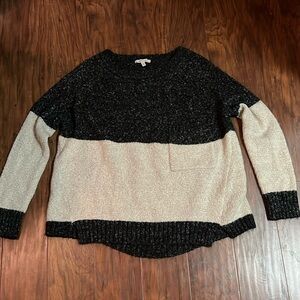 Gray And Cream Long Sleeve Sweater With Pocket